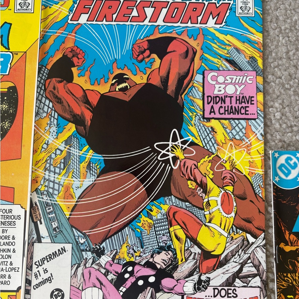 DC Comics Colorful Comic Book Set - Picture 8 of 10